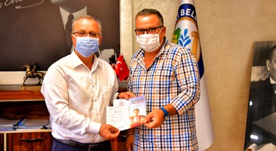 Salihli Belediye Başkanı Sn. Zeki KAYDA' dan Kızılay' a Vekaleten Kurban Bağışı